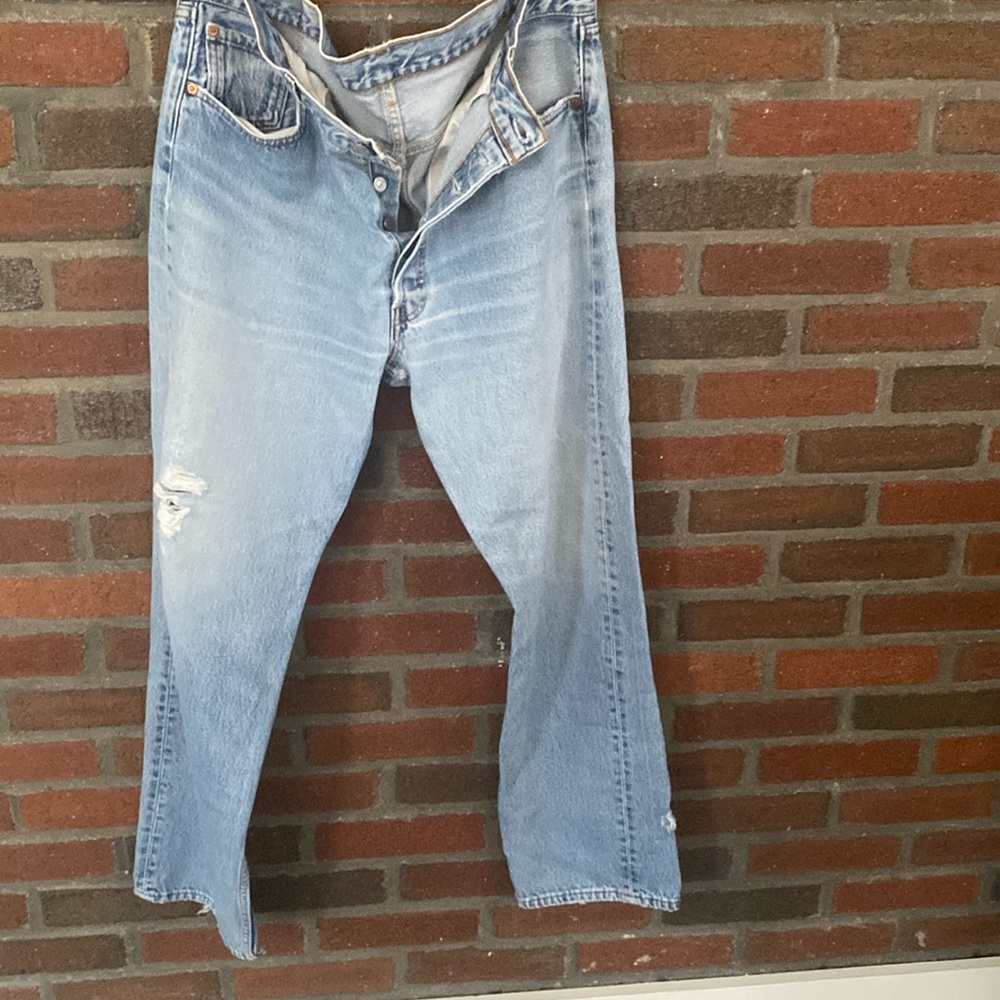 Levi custom distressed Jean
